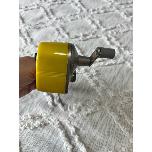 Vintage Apsco Midget Yellow Desktop Wall Mountable Pencil Sharpener Made in USA - Picture 1 of 4
